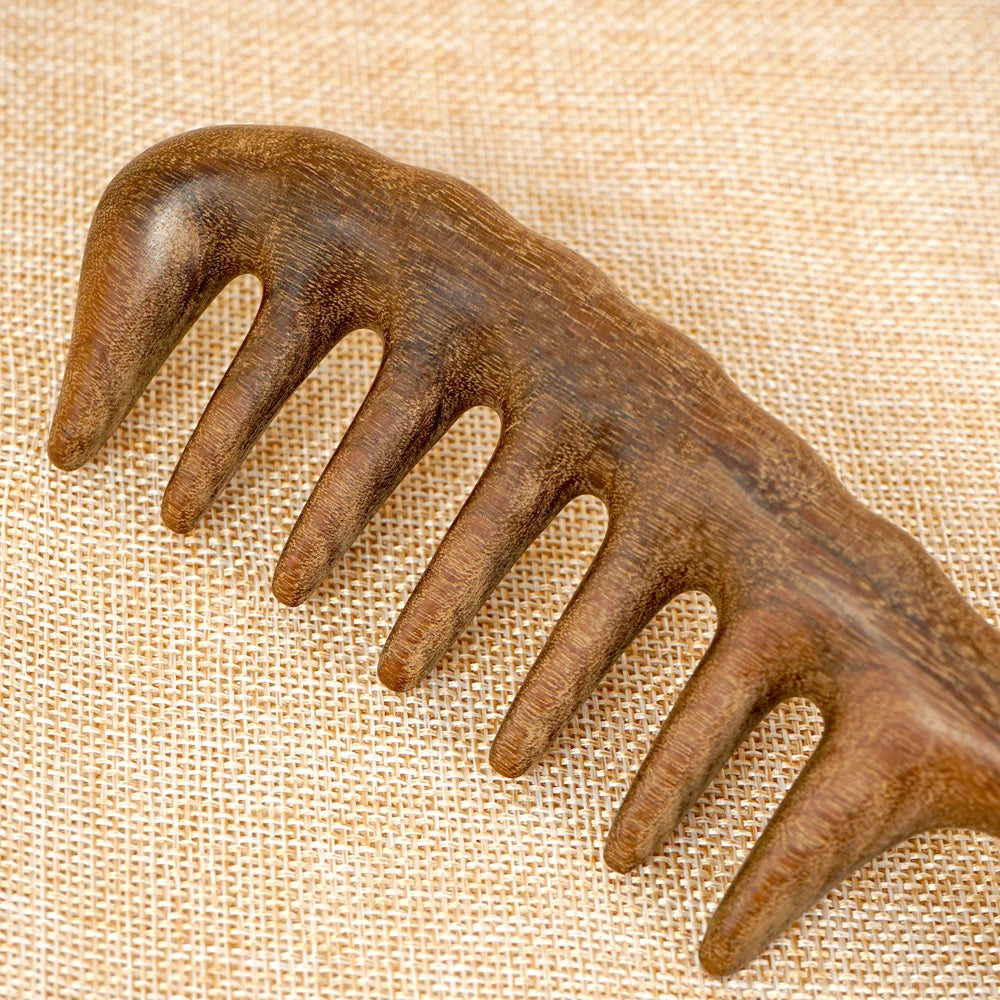 Handgefertigter Sandelholz-Kamm