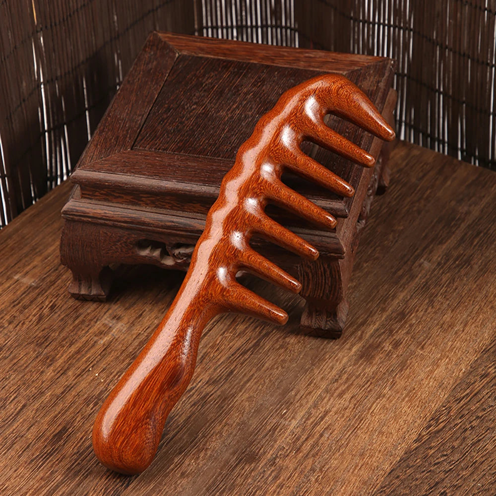 Handgefertigter Sandelholz-Kamm