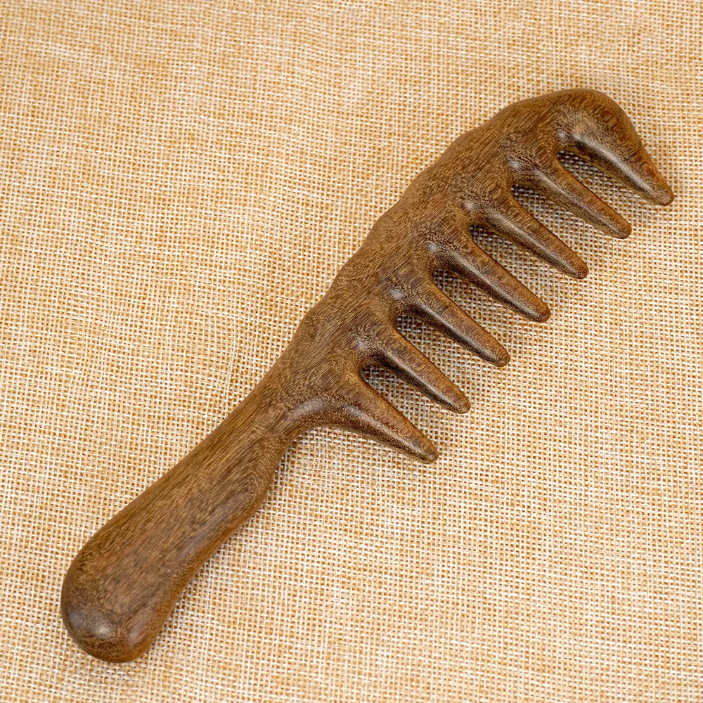 Handgefertigter Sandelholz-Kamm